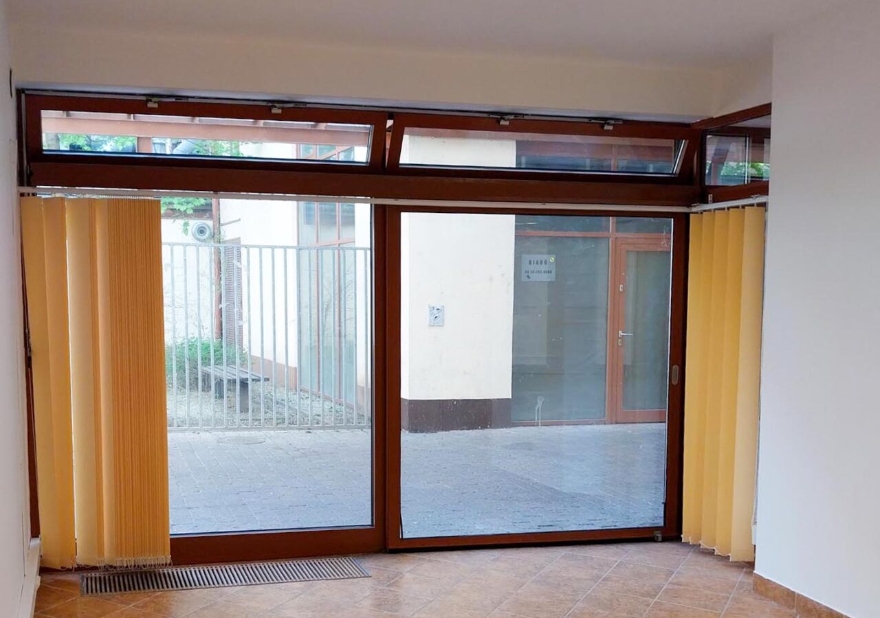 Debrecen, Hal köz 3. – Office 1.