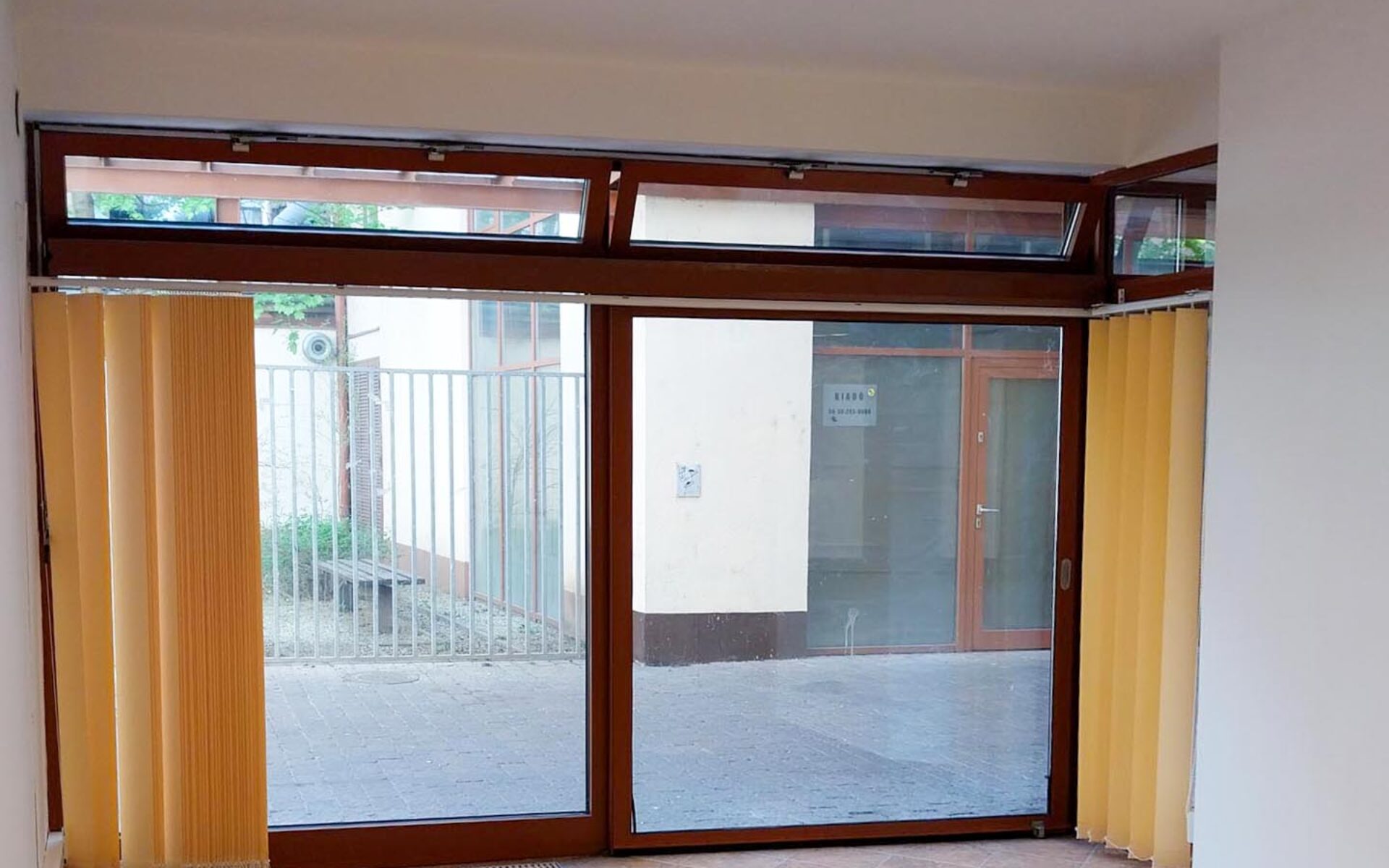 Debrecen, Hal köz 3. – Office 1.