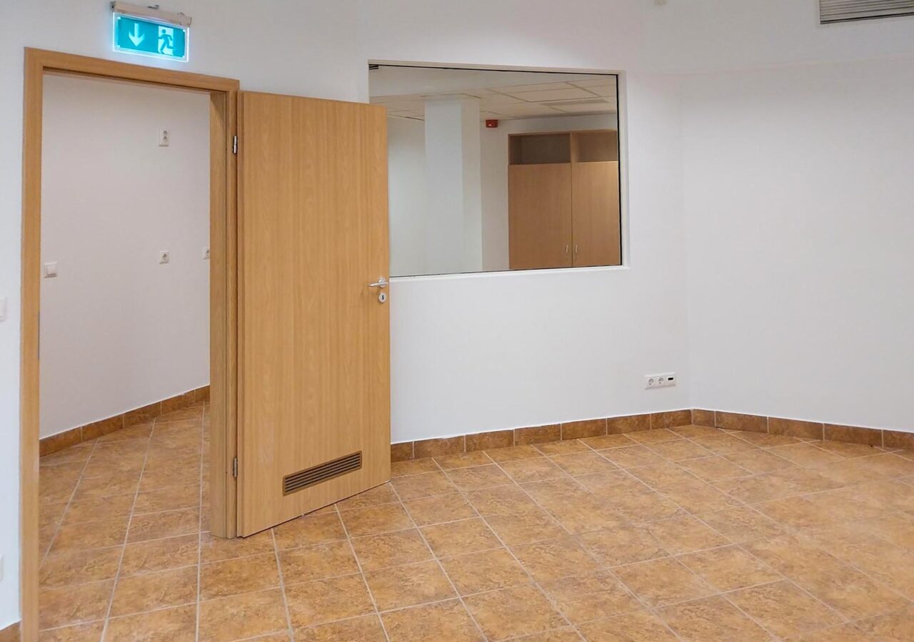 Debrecen, Hal köz 3. – Office 1.