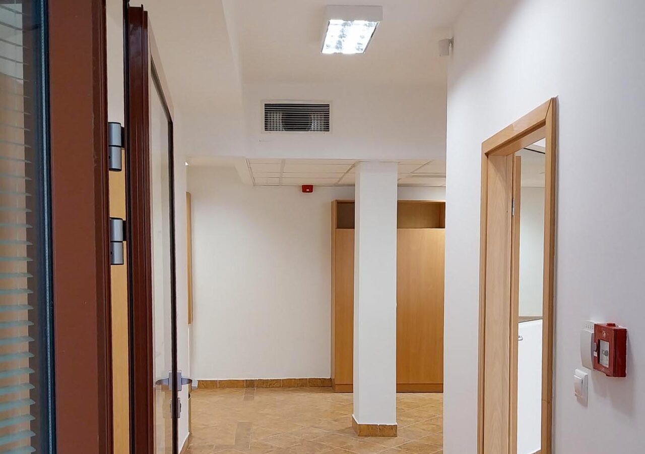 Debrecen, Hal köz 3. – Office 1.