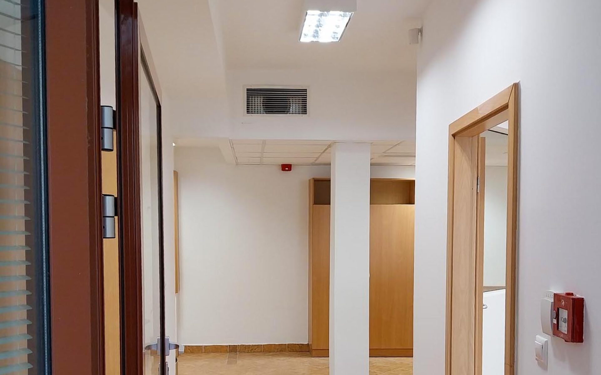 Debrecen, Hal köz 3. – Office 1.