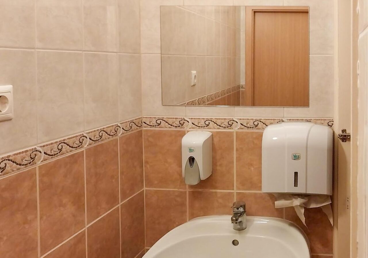 Debrecen, Hal köz 3. – Office 1.