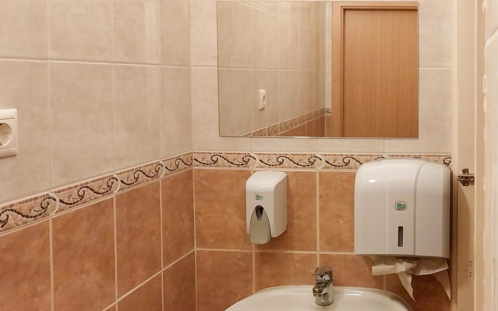 Debrecen, Hal köz 3. – Office 1.